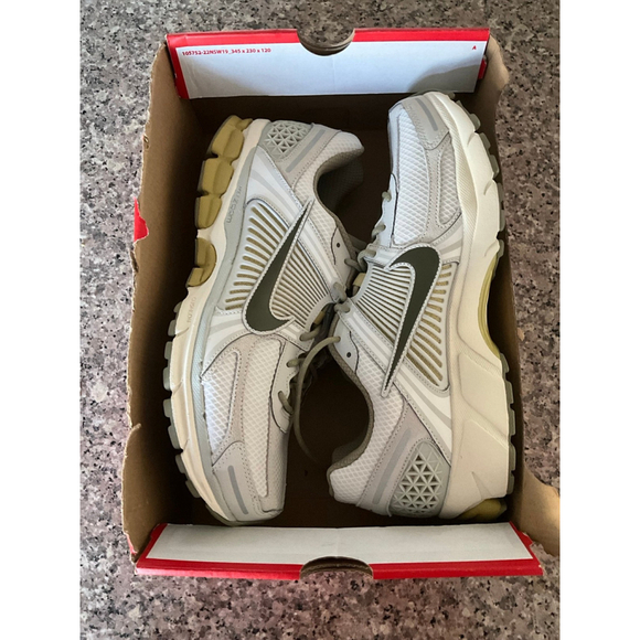 Nike Zoom Vomero 5 Size 12